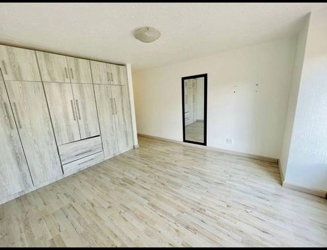 2 BEDROOM TOWNHOUSE FOR SALE IN GLENVISTA